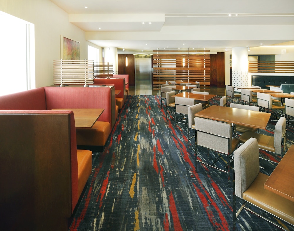 Holiday Inn Express Hotel & Suites Fisherman's Wharf by IHG — Restaurant & bars in San Francisco, California