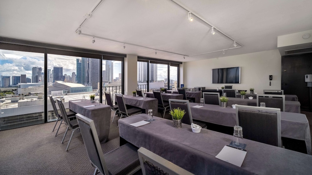 Hilton Miami Downtown — Restaurant & bars in Miami, Florida