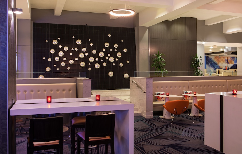 Hilton Miami Downtown — Restaurant & bars in Miami, Florida