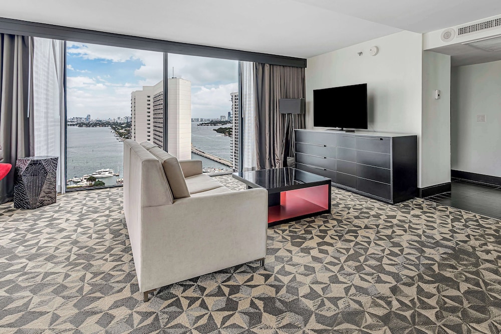 Hilton Miami Downtown — Hotel rooms in Miami, Florida