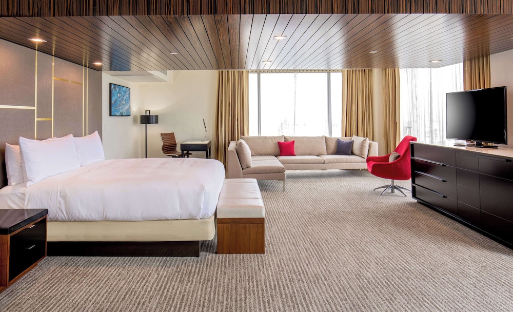 Hilton Miami Downtown — Hotel rooms in Miami, Florida