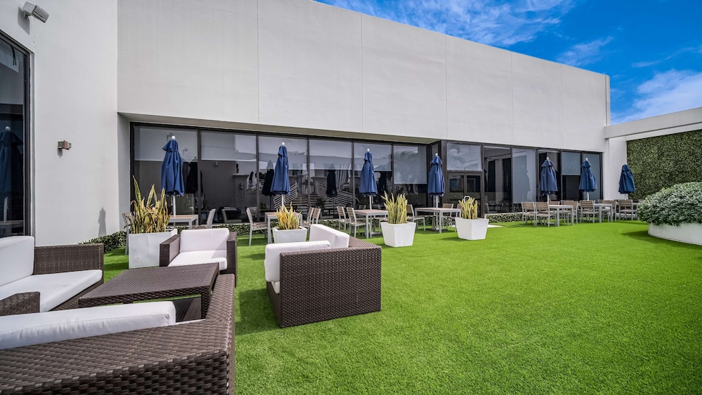 Hilton Miami Downtown — Restaurant & bars in Miami, Florida