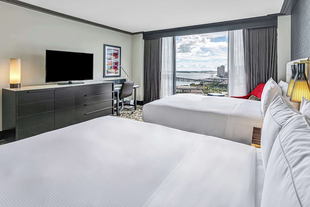 Hilton Miami Downtown — Hotel rooms in Miami, Florida
