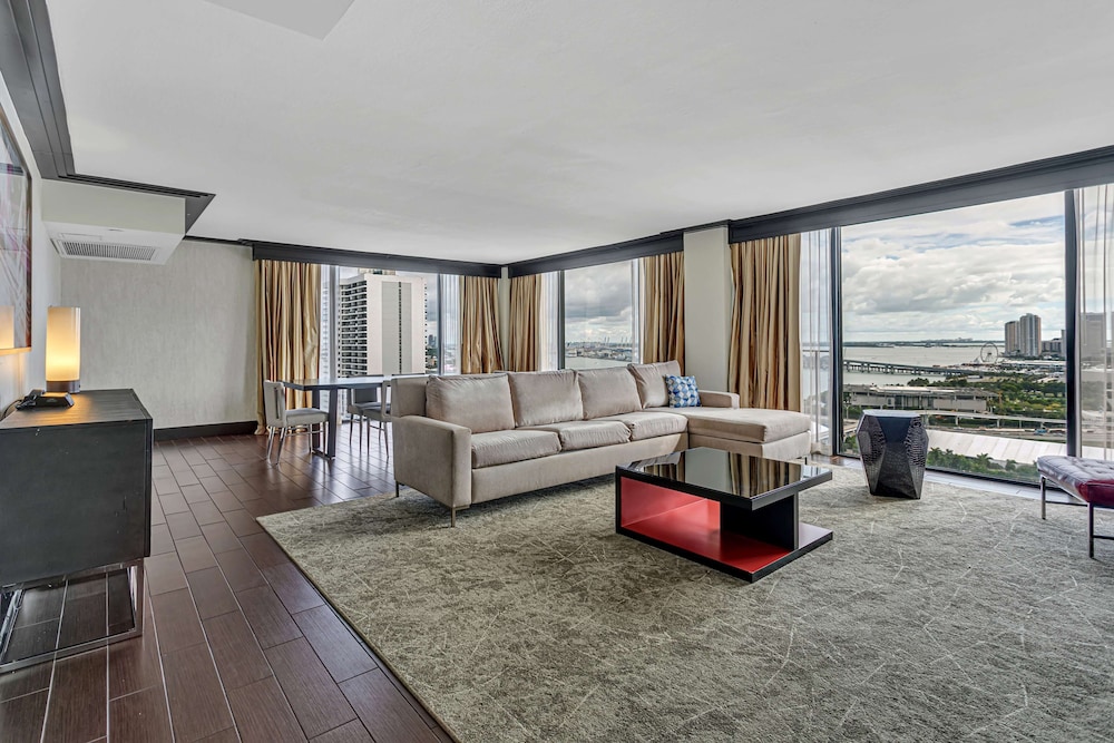 Hilton Miami Downtown — Hotel rooms in Miami, Florida