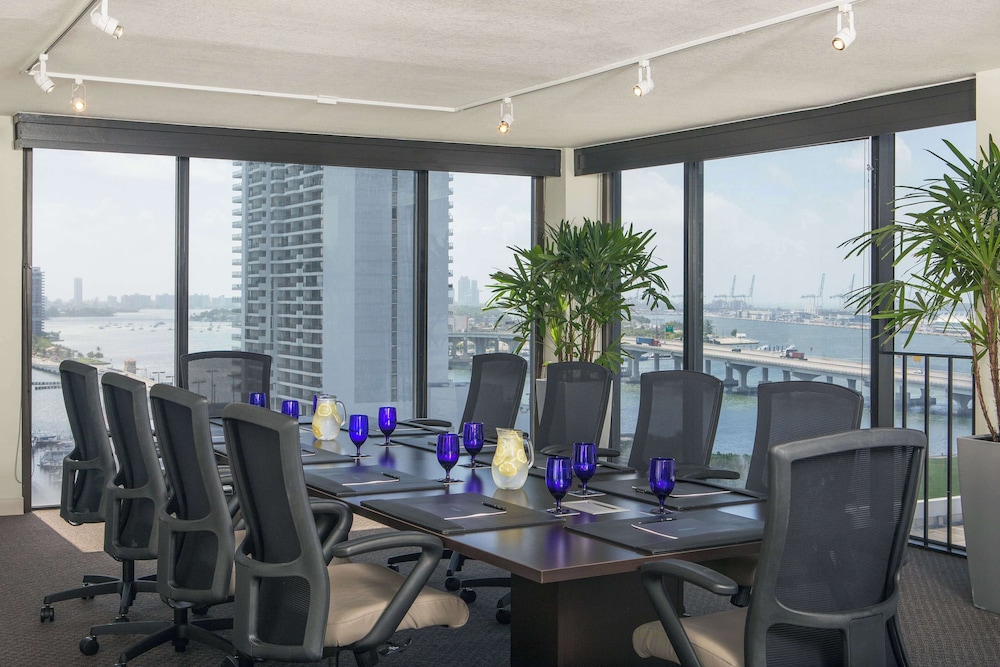 Hilton Miami Downtown — Restaurant & bars in Miami, Florida