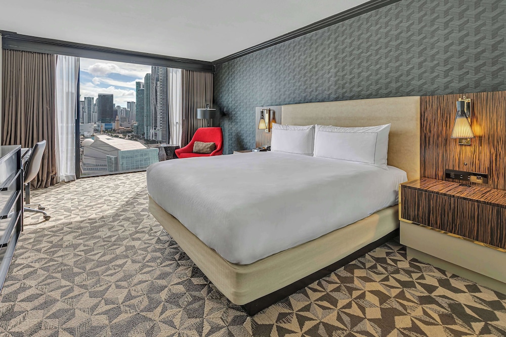 Hilton Miami Downtown — Hotel rooms in Miami, Florida