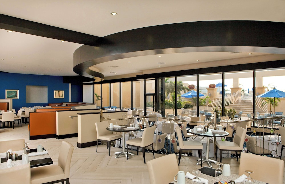 Hilton Miami Downtown — Restaurant & bars in Miami, Florida