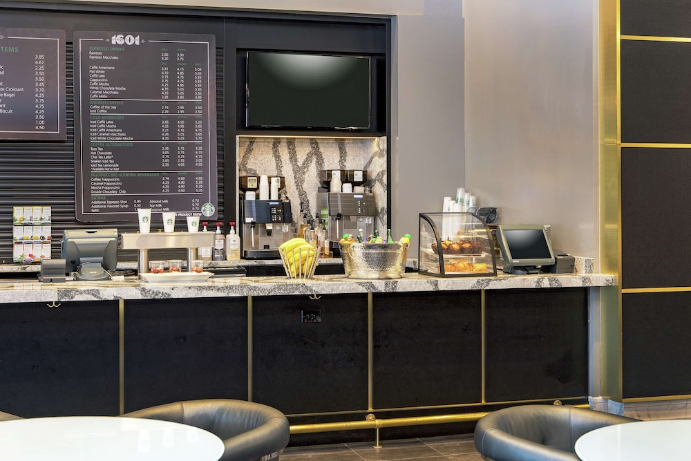 Hilton Miami Downtown — Restaurant & bars in Miami, Florida