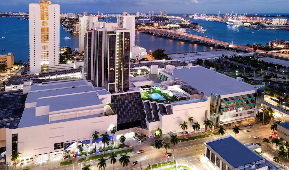Hilton Miami Downtown — Hotel building in Miami, Florida