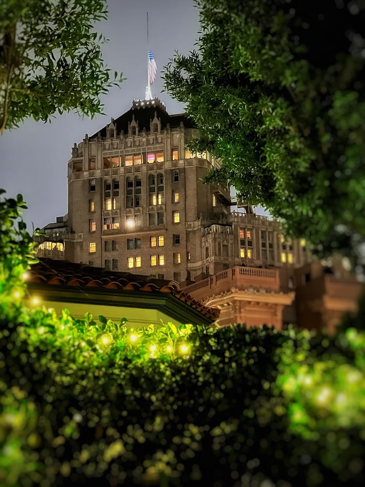 InterContinental Mark Hopkins by IHG — Hotel building in San Francisco, California