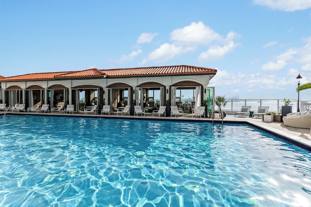 InterContinental Miami by IHG — Swimming pool in Miami, Florida