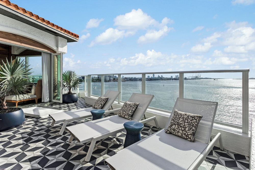 InterContinental Miami by IHG — Hotel building in Miami, Florida