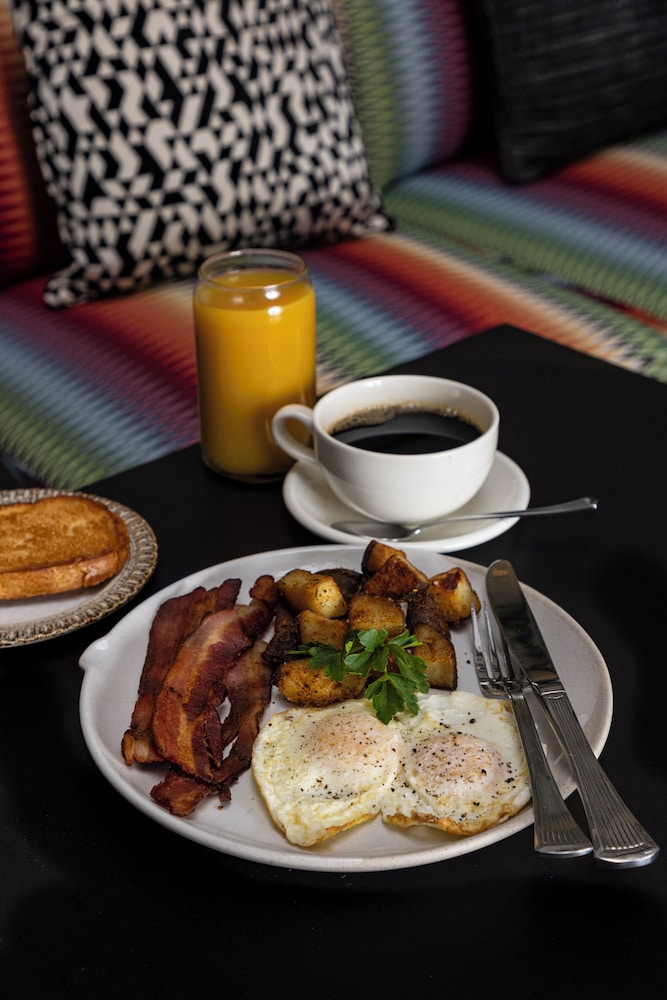 Hotel Julian — Restaurant & bars in San Francisco, California