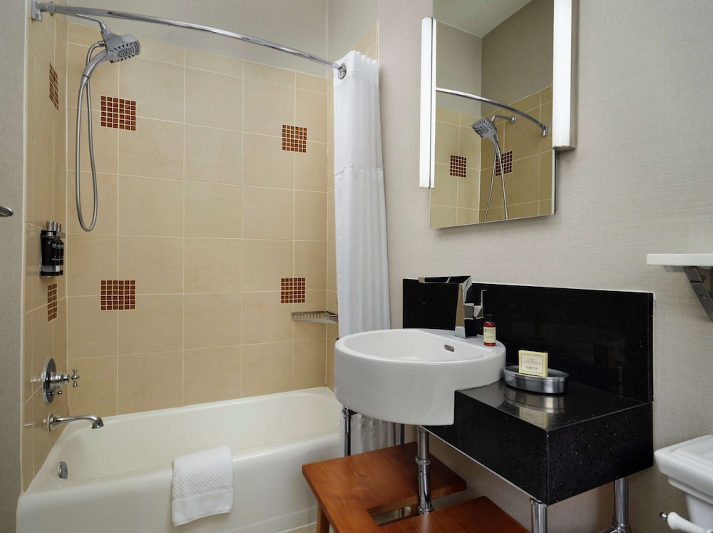 The Barnes San Francisco, Tapestry Collection by Hilton — Hotel rooms in San Francisco, California