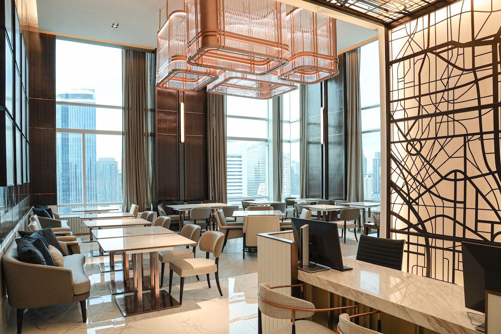 Le Meridien Bangkok — Restaurant & bars in Bangkok, Bangkok