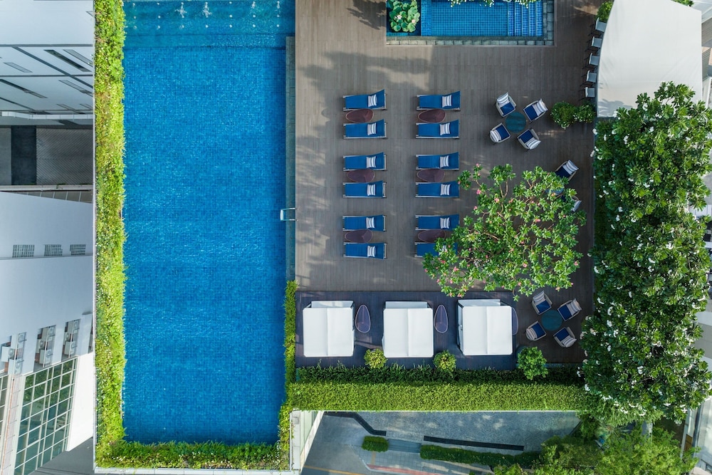 Le Meridien Bangkok — Swimming pool in Bangkok, Bangkok