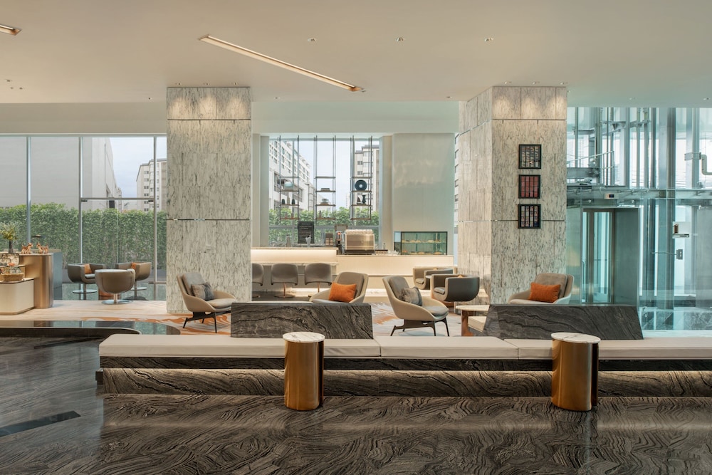 Le Meridien Bangkok — Restaurant & bars in Bangkok, Bangkok