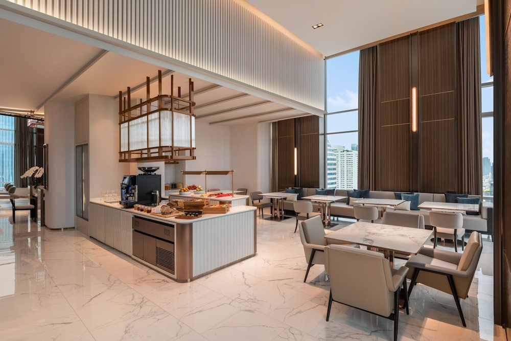 Le Meridien Bangkok — Restaurant & bars in Bangkok, Bangkok
