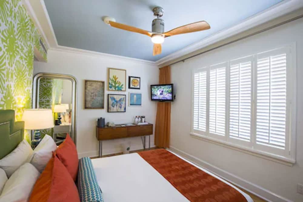 Circa 39 Miami Beach by IHG — Hotel rooms in Miami, Florida