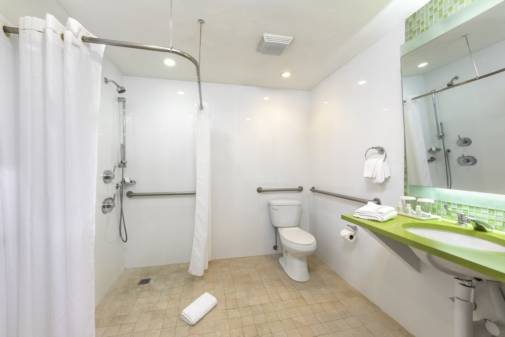 Circa 39 Miami Beach by IHG — Hotel rooms in Miami, Florida