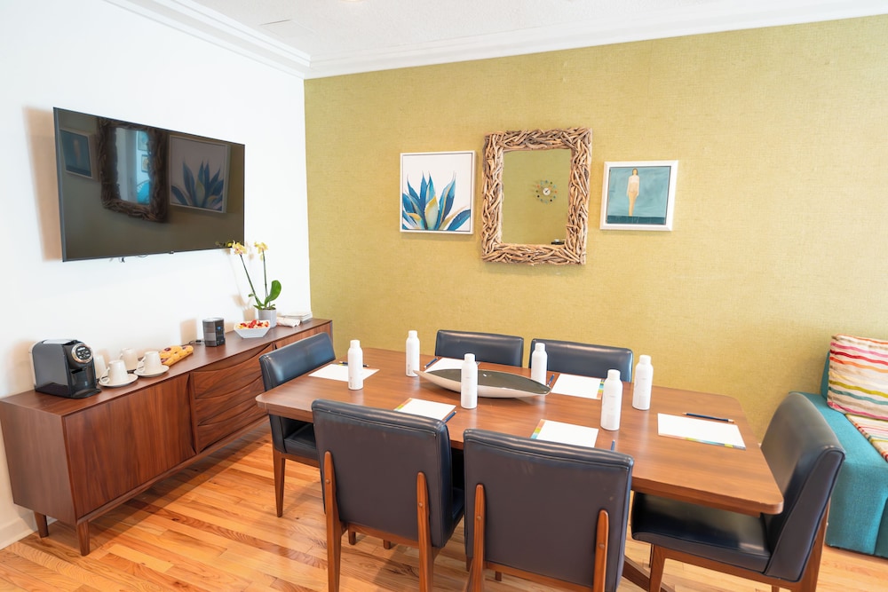 Circa 39 Miami Beach by IHG — Hotel rooms in Miami, Florida