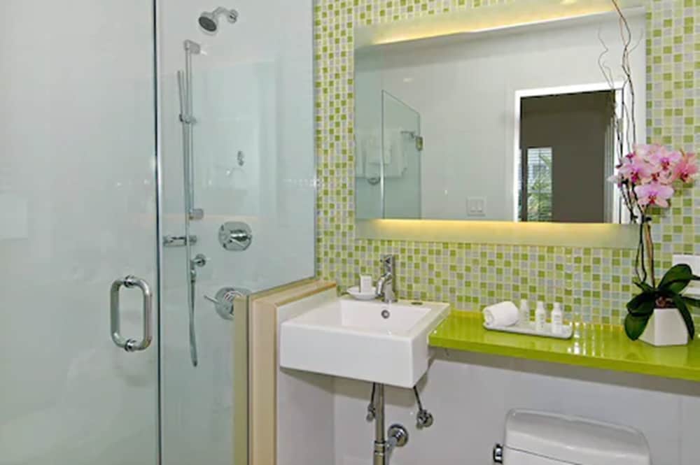 Circa 39 Miami Beach by IHG — Hotel rooms in Miami, Florida