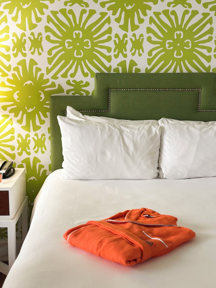 Circa 39 Miami Beach by IHG — Hotel rooms in Miami, Florida