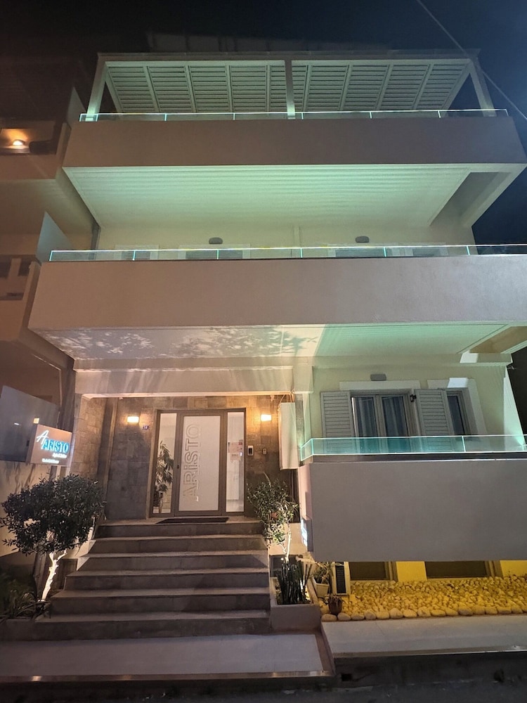 Aristo — Hotel building in Hersonissos