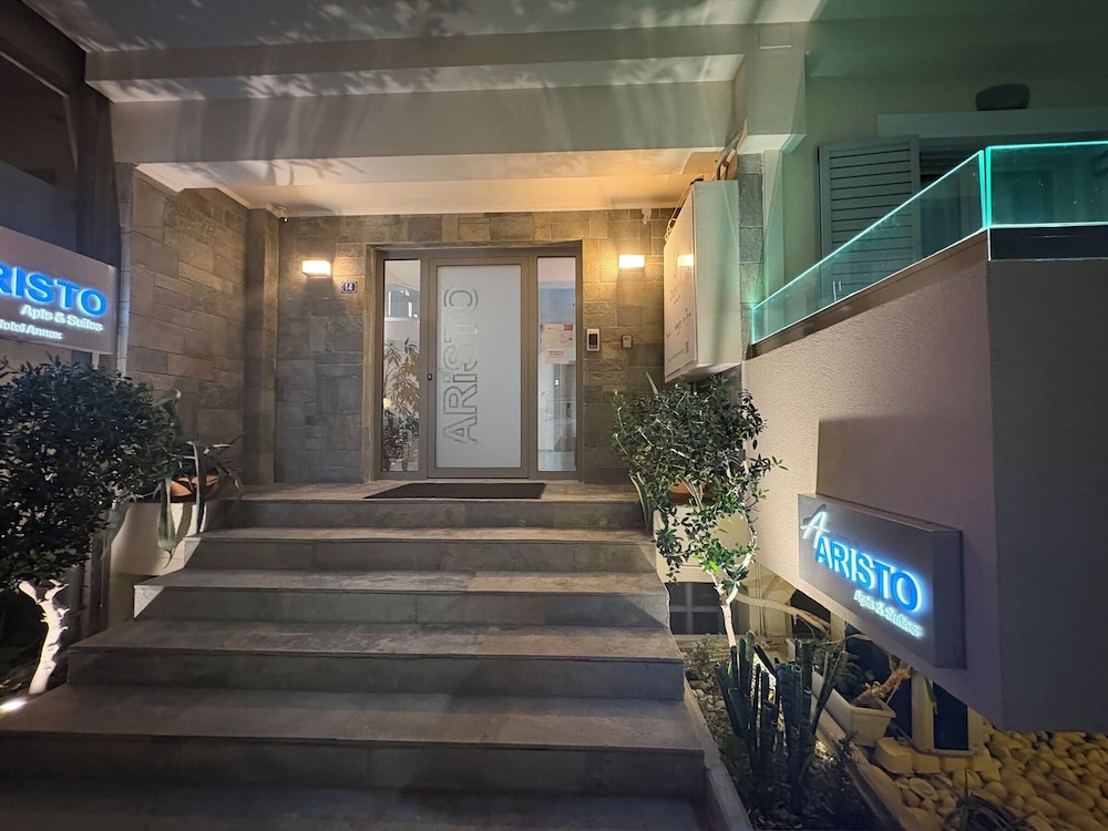 Aristo — Hotel building in Hersonissos