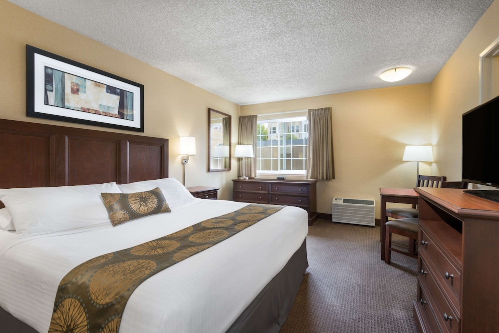 Travelodge by Wyndham San Francisco Bay — Hotel rooms in San Francisco, California
