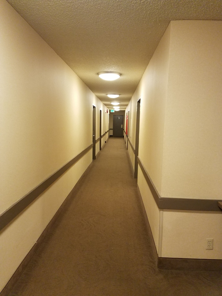Travelodge by Wyndham San Francisco Bay — Hotel building in San Francisco, California