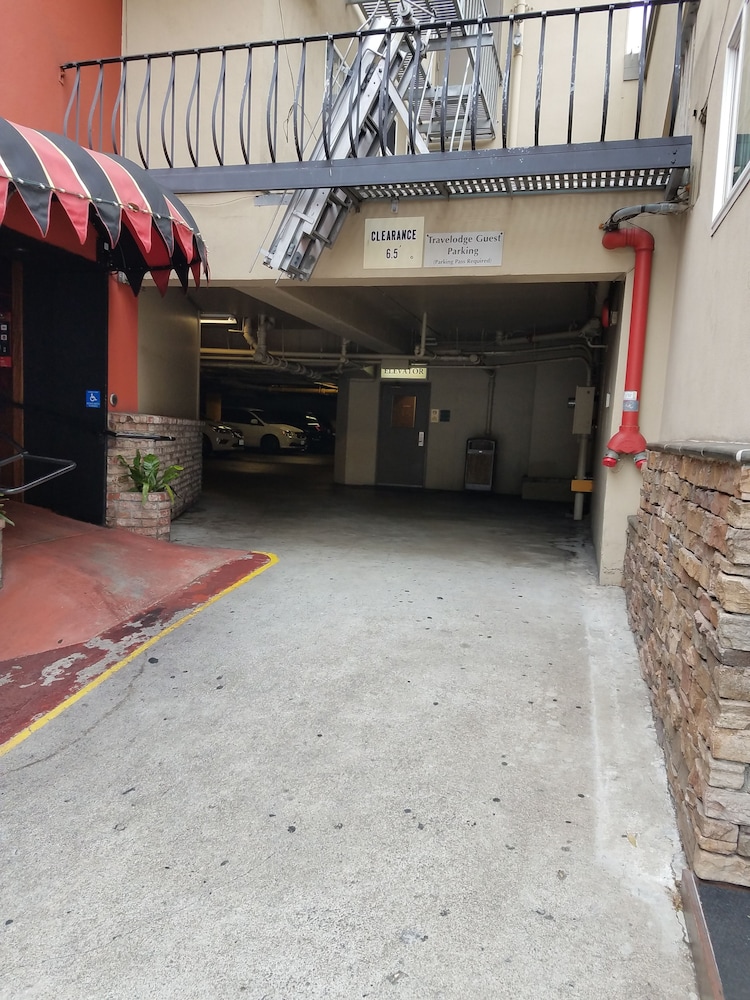Travelodge by Wyndham San Francisco Bay — Hotel building in San Francisco, California