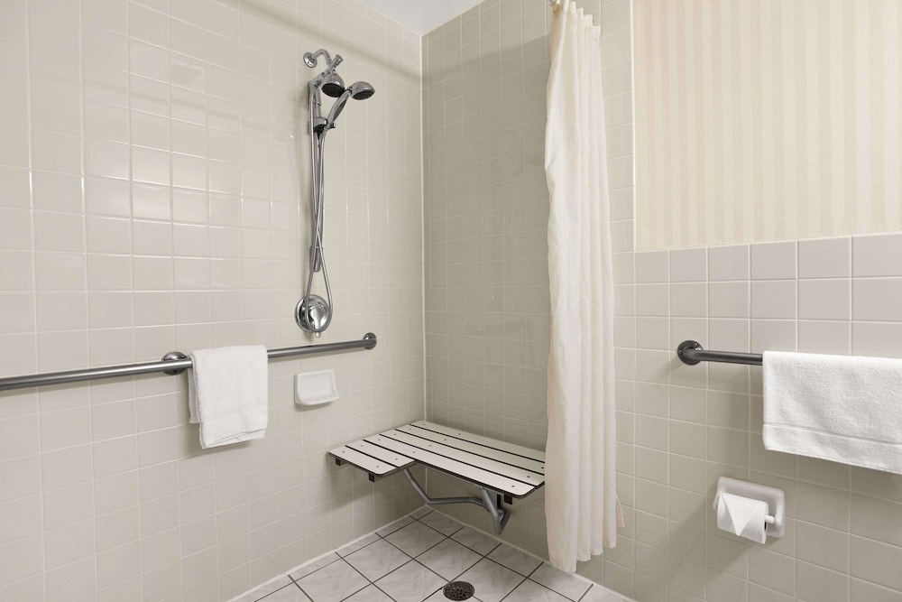 Travelodge by Wyndham San Francisco Bay — Hotel rooms in San Francisco, California