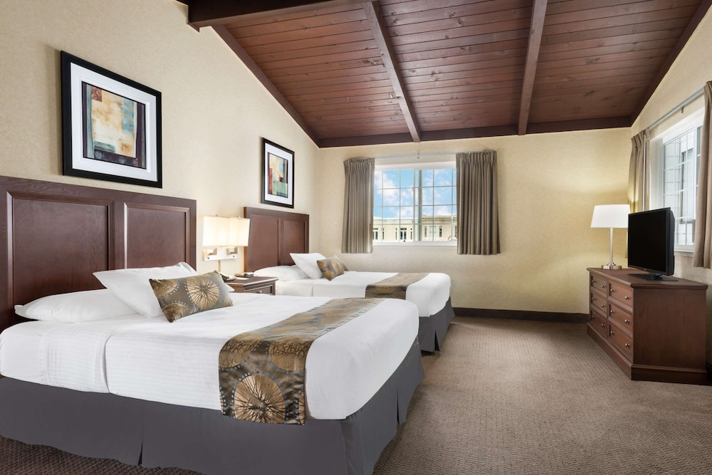 Travelodge by Wyndham San Francisco Bay — Hotel rooms in San Francisco, California