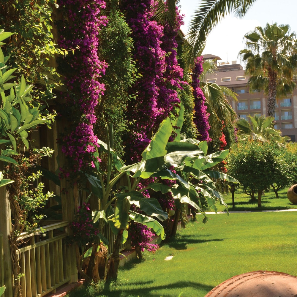 Paloma Oceana - All inclusive — Hotel building in Side