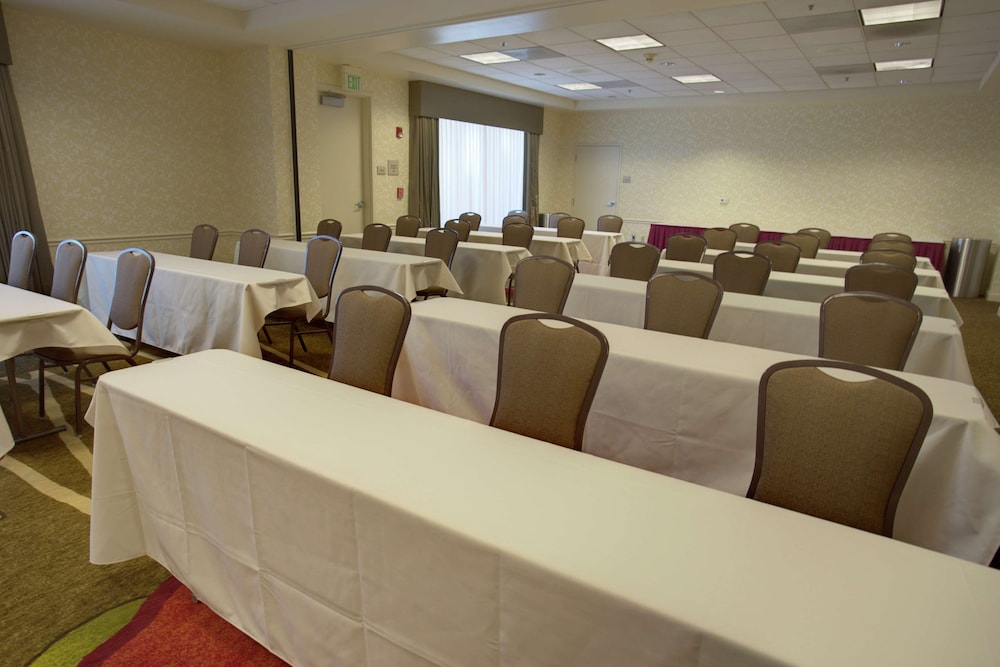 Hilton Garden Inn San Francisco Arpt North — Hotel building in Brisbane, California