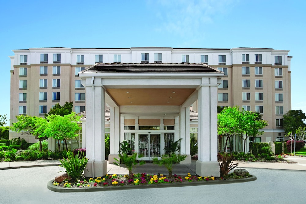 Hilton Garden Inn San Francisco Arpt North — Hotel building in Brisbane, California