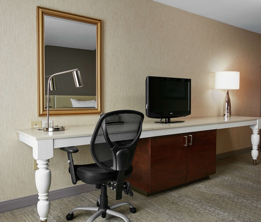 Hilton Garden Inn San Francisco Arpt North — Hotel rooms in Brisbane, California