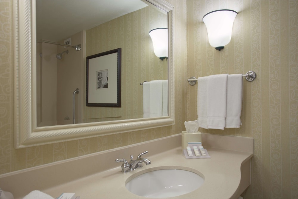 Hilton Garden Inn San Francisco Arpt North — Hotel rooms in Brisbane, California