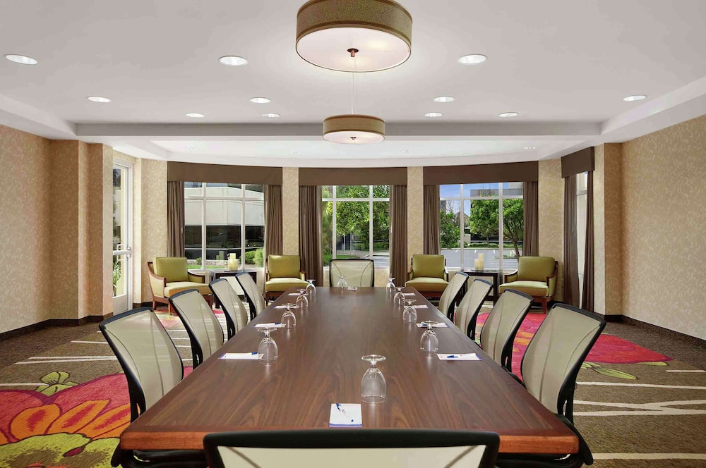 Hilton Garden Inn San Francisco Arpt North — Hotel building in Brisbane, California