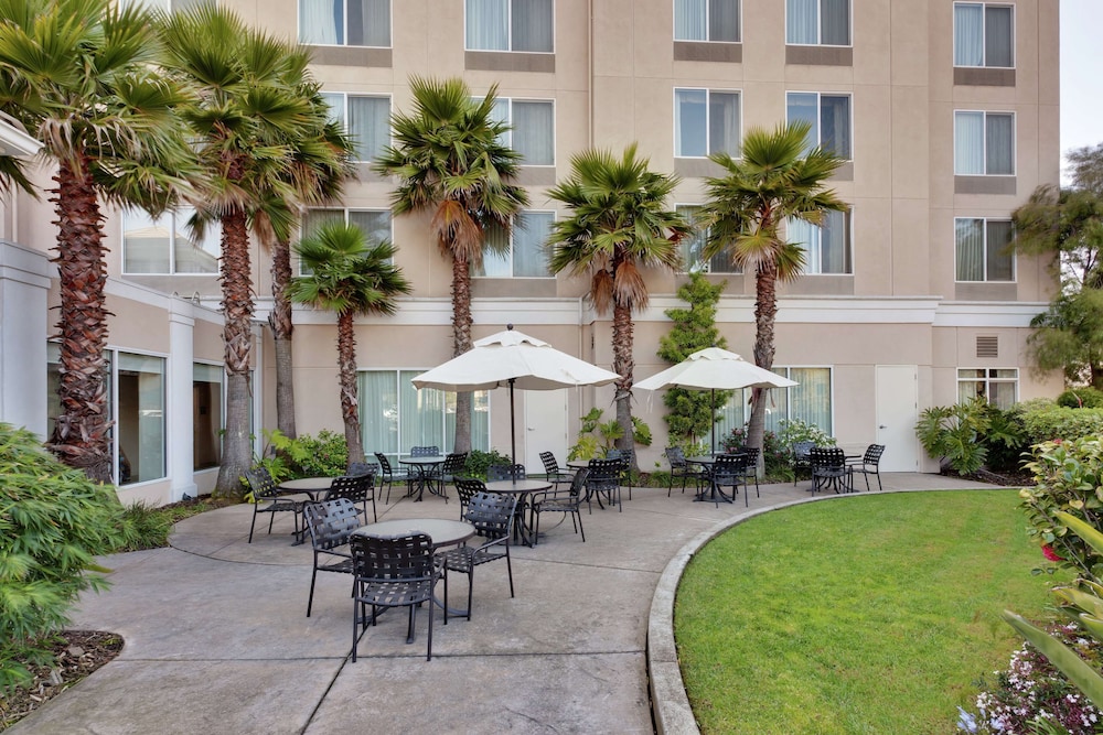 Hilton Garden Inn San Francisco Arpt North — Hotel building in Brisbane, California