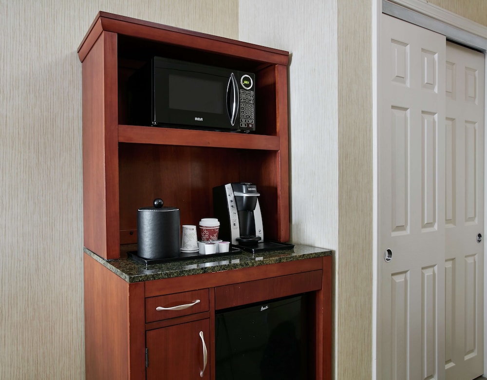 Hilton Garden Inn San Francisco Arpt North — Hotel rooms in Brisbane, California