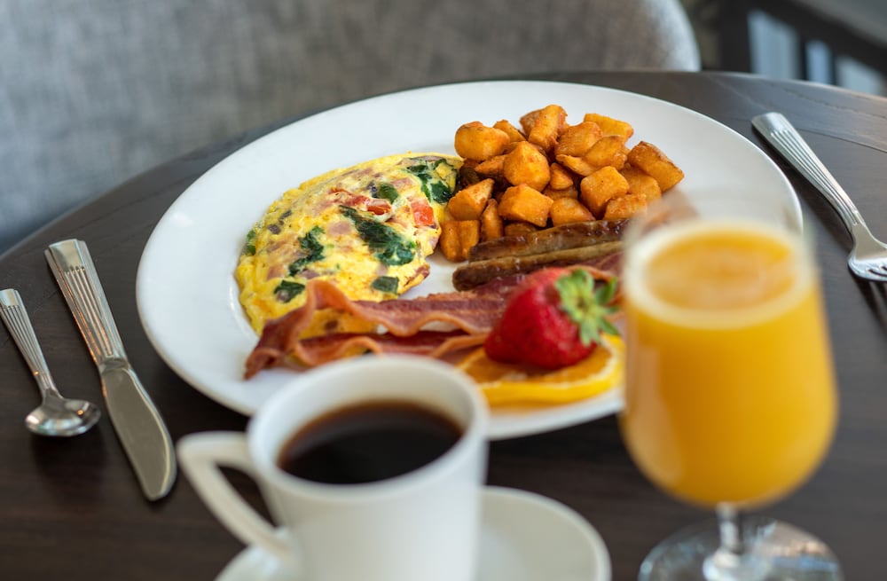Hilton Garden Inn San Francisco Arpt North — Restaurant & bars in Brisbane, California