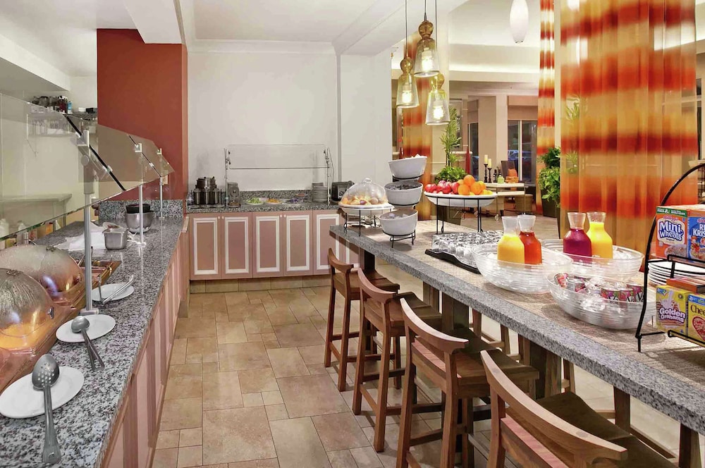Hilton Garden Inn San Francisco Arpt North — Restaurant & bars in Brisbane, California
