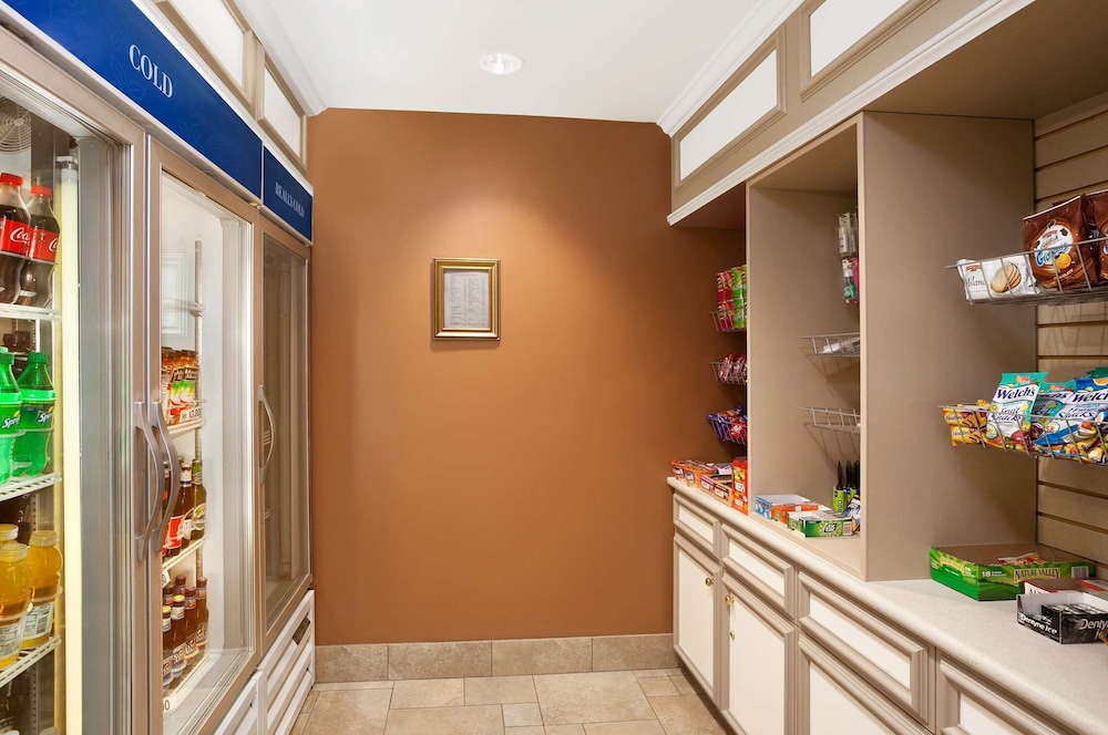Hilton Garden Inn San Francisco Arpt North — Restaurant & bars in Brisbane, California