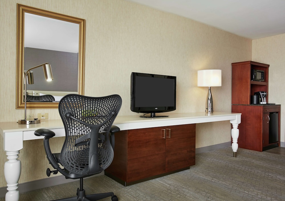 Hilton Garden Inn San Francisco Arpt North — Hotel rooms in Brisbane, California
