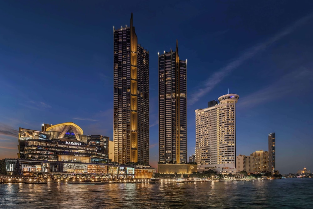 Millennium Hilton Bangkok — Attractions in the area in Bangkok, Bangkok