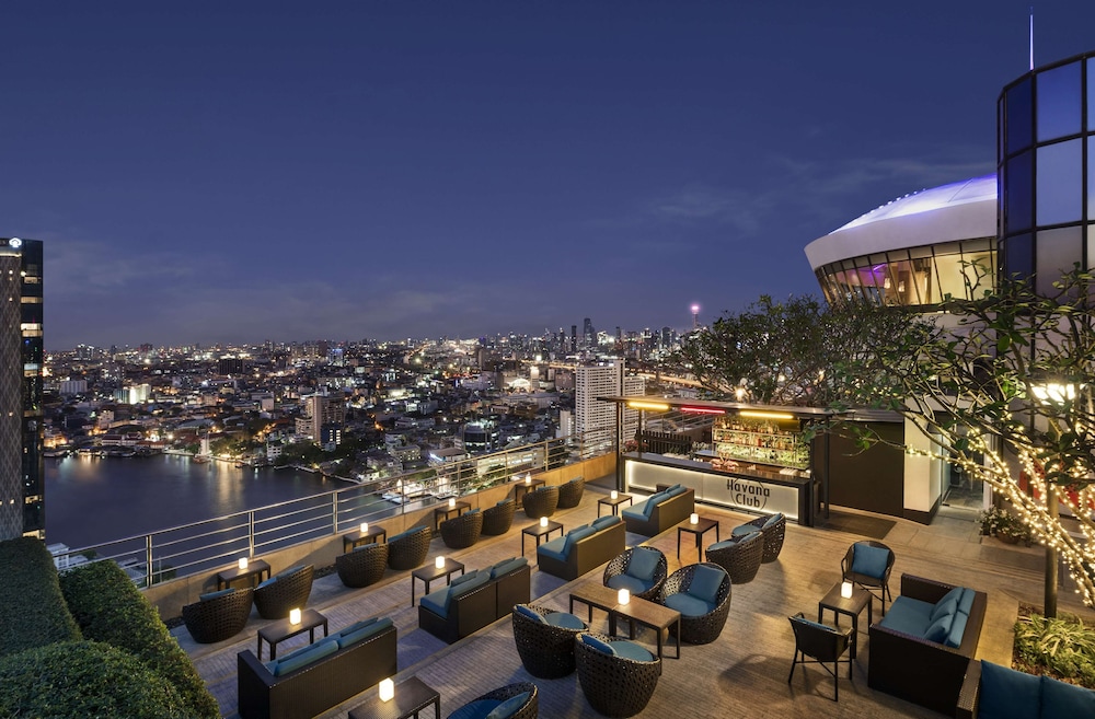 Millennium Hilton Bangkok — Restaurant & bars in Bangkok, Bangkok
