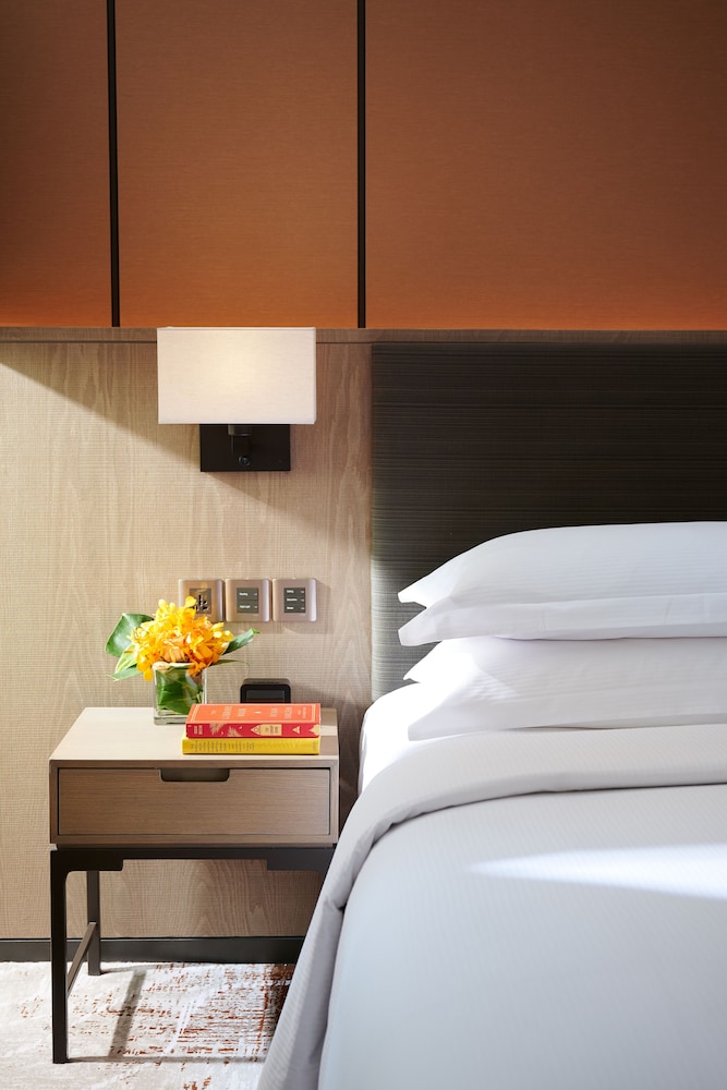 Millennium Hilton Bangkok — Hotel rooms in Bangkok, Bangkok