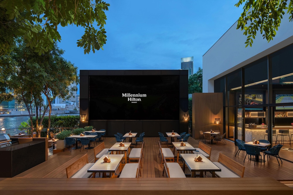 Millennium Hilton Bangkok — Restaurant & bars in Bangkok, Bangkok